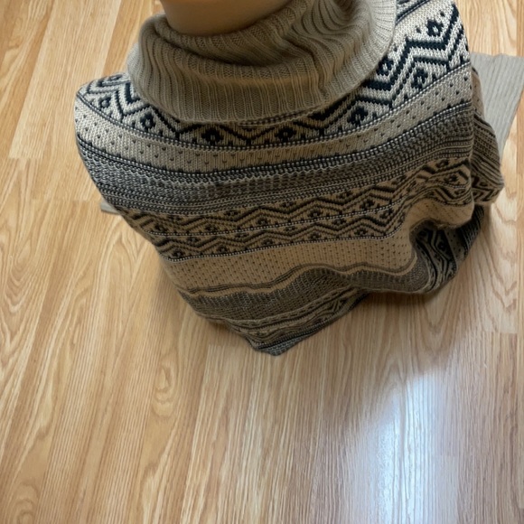 Eyeshadow Black and Tan size L unique sweater. Been 💕 before - Picture 8 of 12